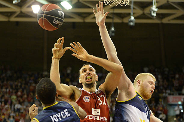 他再度凭借 他再度凭借