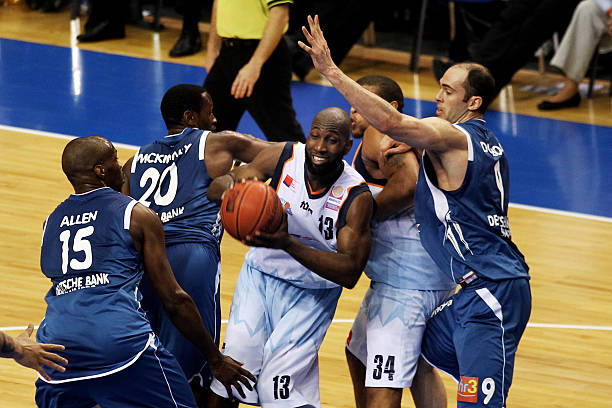 她显得稍显 她显得稍显